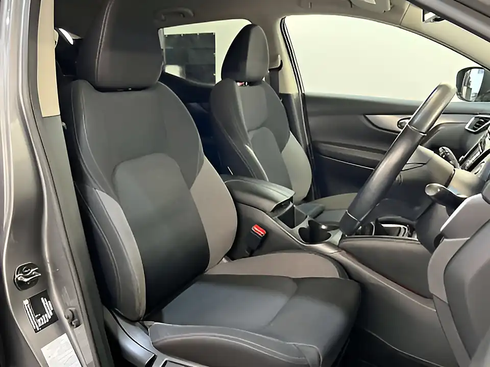 Used 2018 Nissan Qashqai N-Connecta Grey - Interior and Exterior details 13
