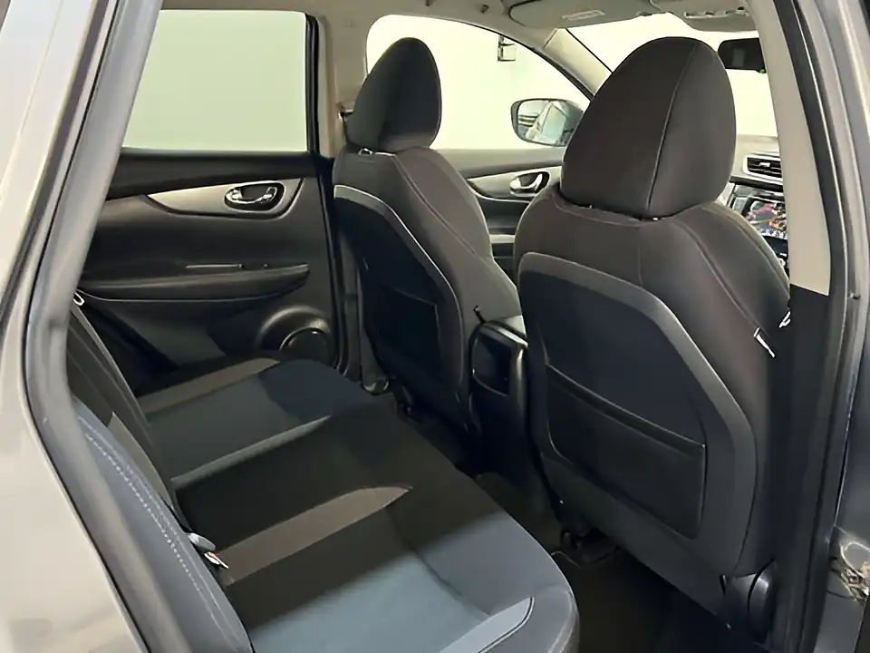 Used 2018 Nissan Qashqai N-Connecta Grey - Interior and Exterior details 15