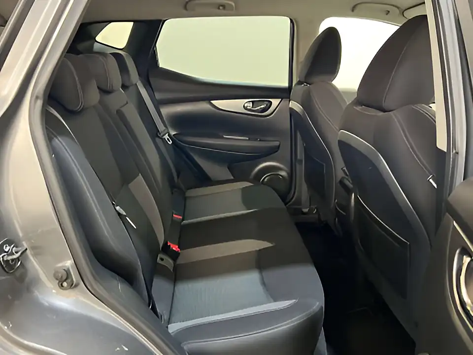 Used 2018 Nissan Qashqai N-Connecta Grey - Interior and Exterior details 16