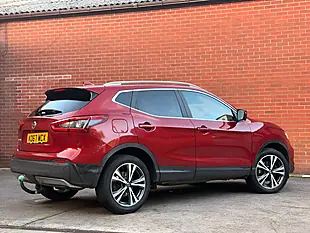 Used 2018 Nissan Qashqai N-Connecta Red - Interior and Exterior details 10