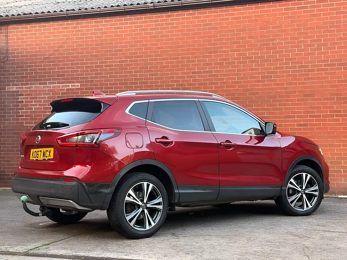 Used 2018 Nissan Qashqai N-Connecta Red - Interior and Exterior details 10