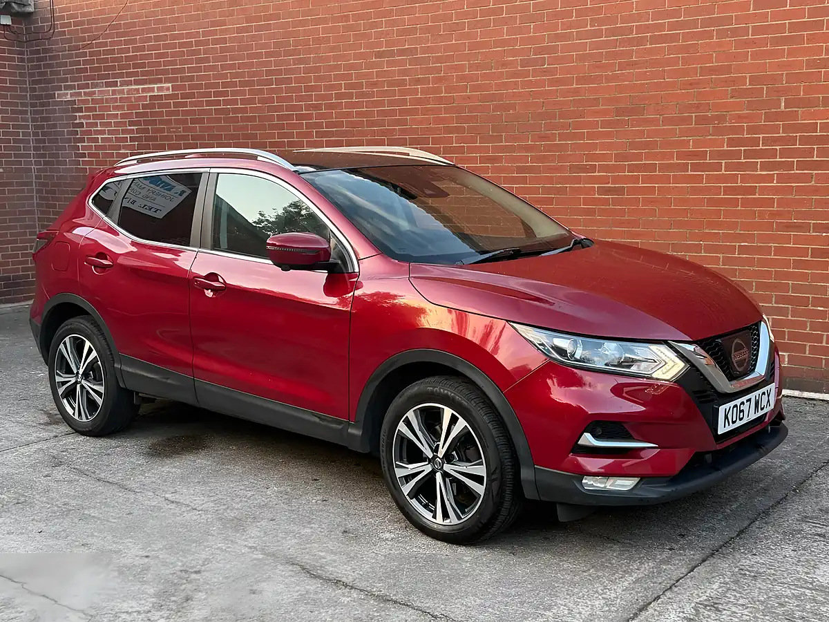 Used 2018 Nissan Qashqai N-Connecta Red - Interior and Exterior details 11