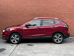 Used 2018 Nissan Qashqai N-Connecta Red - Interior and Exterior details 12
