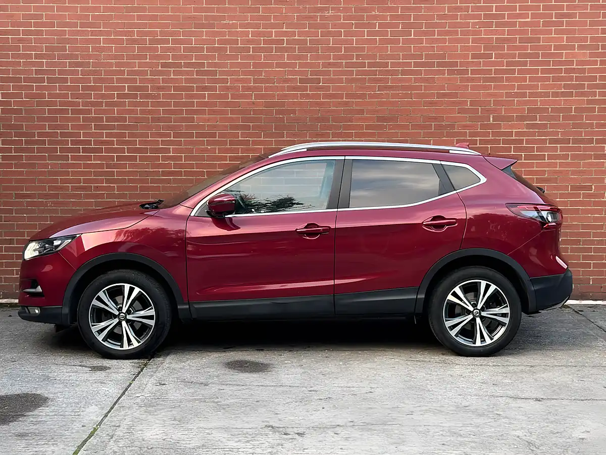 Used 2018 Nissan Qashqai N-Connecta Red - Interior and Exterior details 12