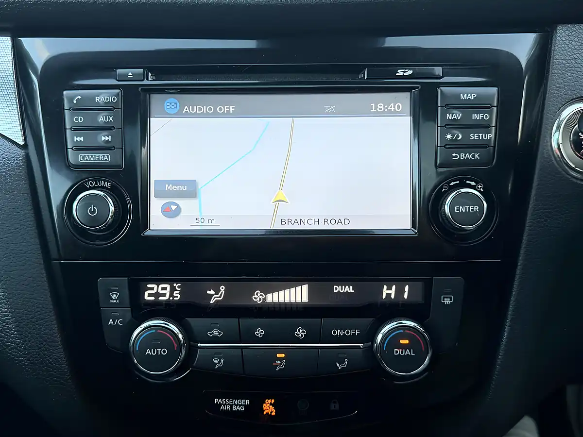Used 2018 Nissan Qashqai N-Connecta Red - Interior and Exterior details 13