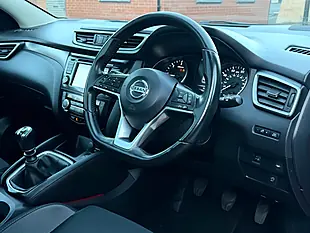 Used 2018 Nissan Qashqai N-Connecta Red - Interior and Exterior details 15