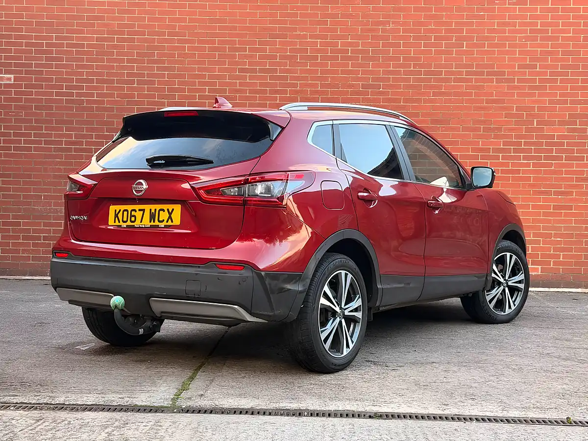 Used 2018 Nissan Qashqai N-Connecta Red - Interior and Exterior details 20