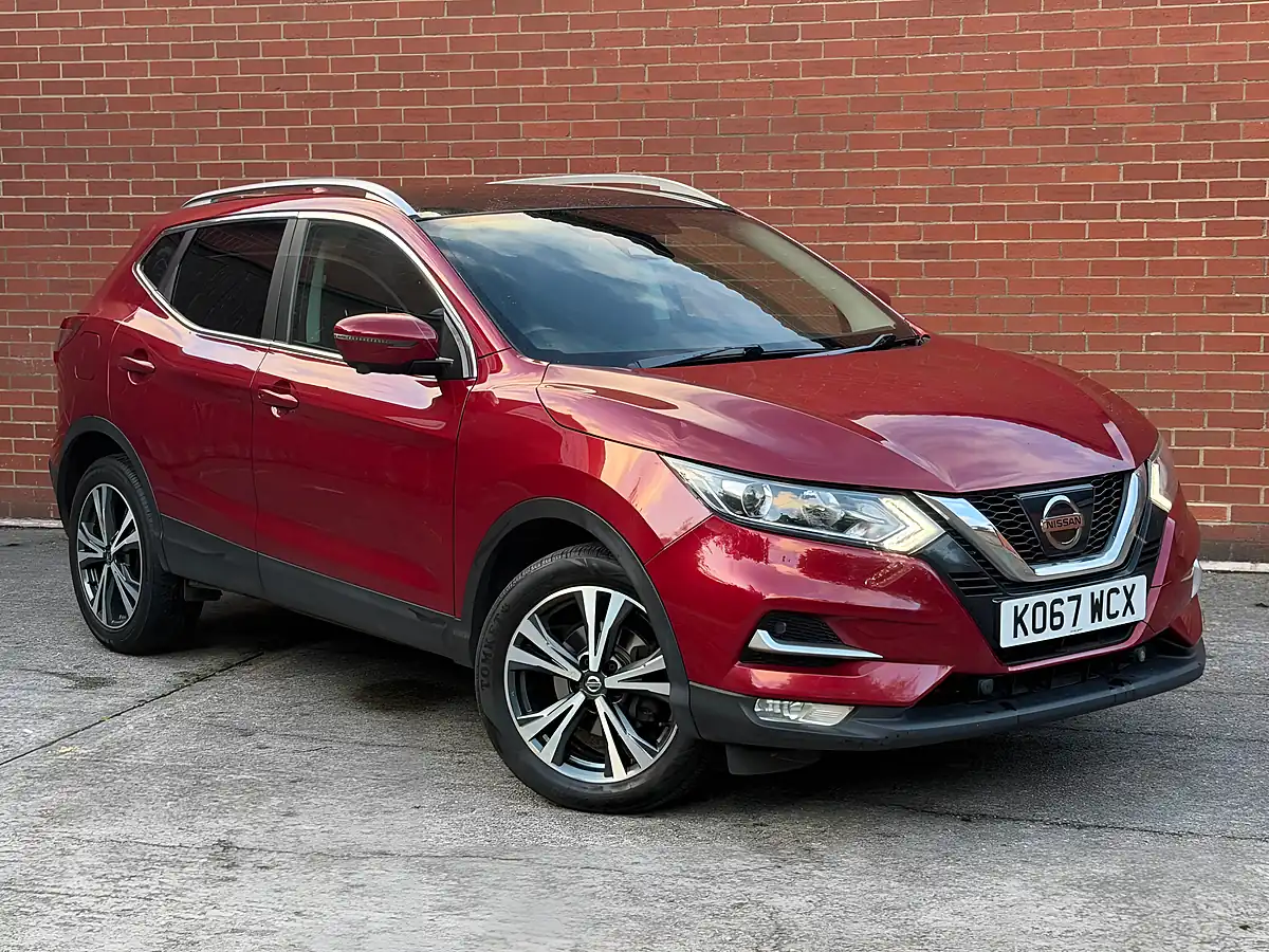 Used 2018 Nissan Qashqai N-Connecta Red - Interior and Exterior details 3