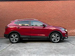 Used 2018 Nissan Qashqai N-Connecta Red - Interior and Exterior details 4