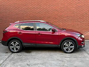 Used 2018 Nissan Qashqai N-Connecta Red - Interior and Exterior details 6
