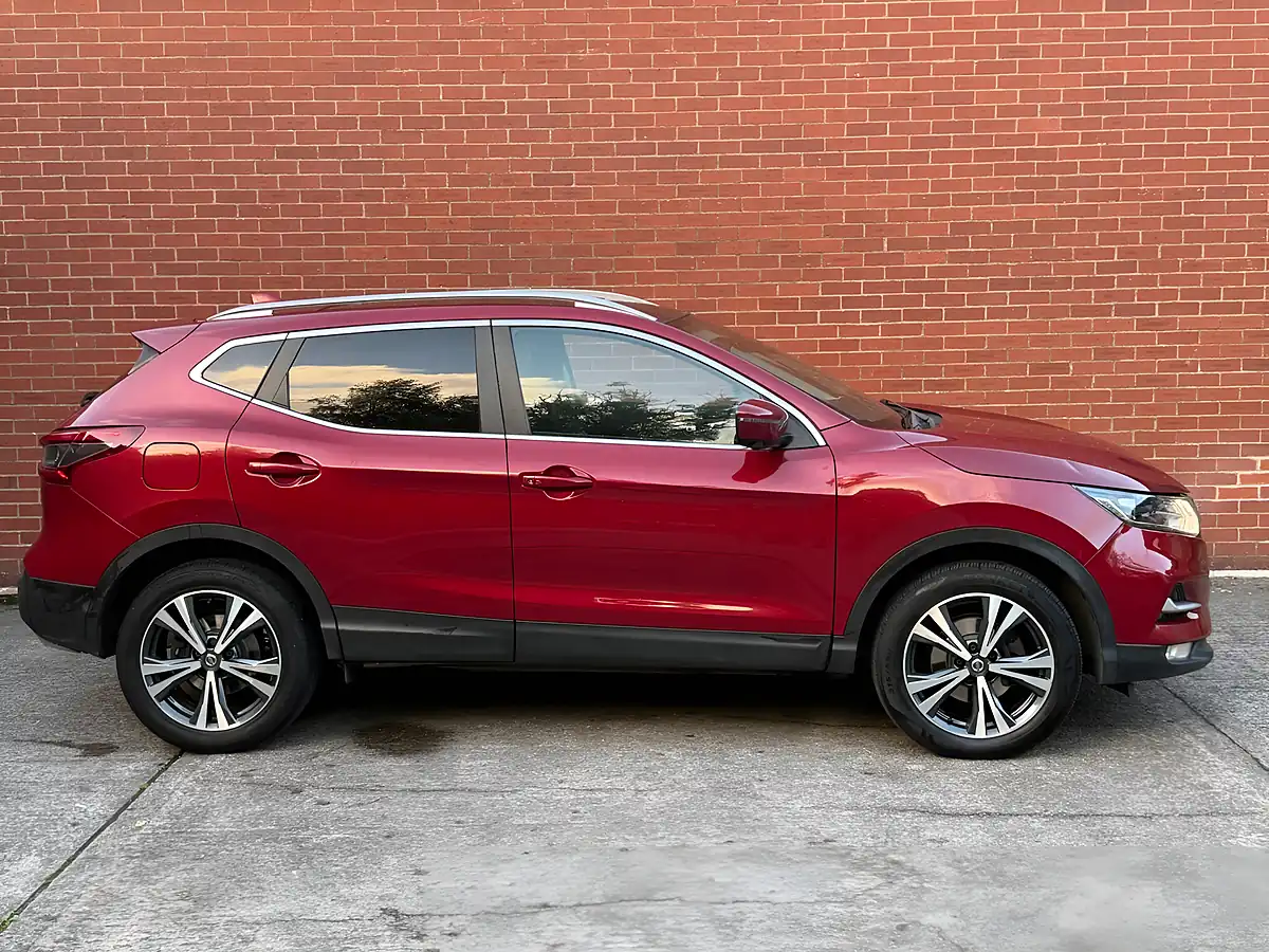 Used 2018 Nissan Qashqai N-Connecta Red - Interior and Exterior details 6