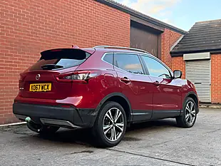 Used 2018 Nissan Qashqai N-Connecta Red - Interior and Exterior details 7