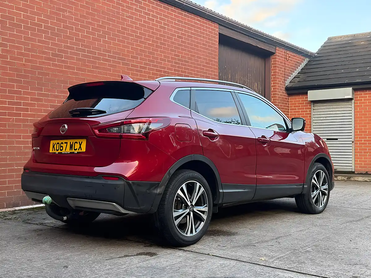 Used 2018 Nissan Qashqai N-Connecta Red - Interior and Exterior details 7