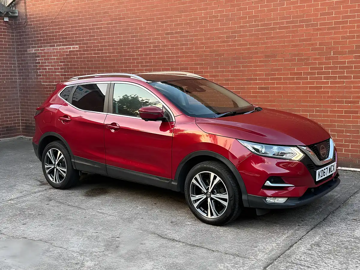 Used 2018 Nissan Qashqai N-Connecta Red - Interior and Exterior details 8