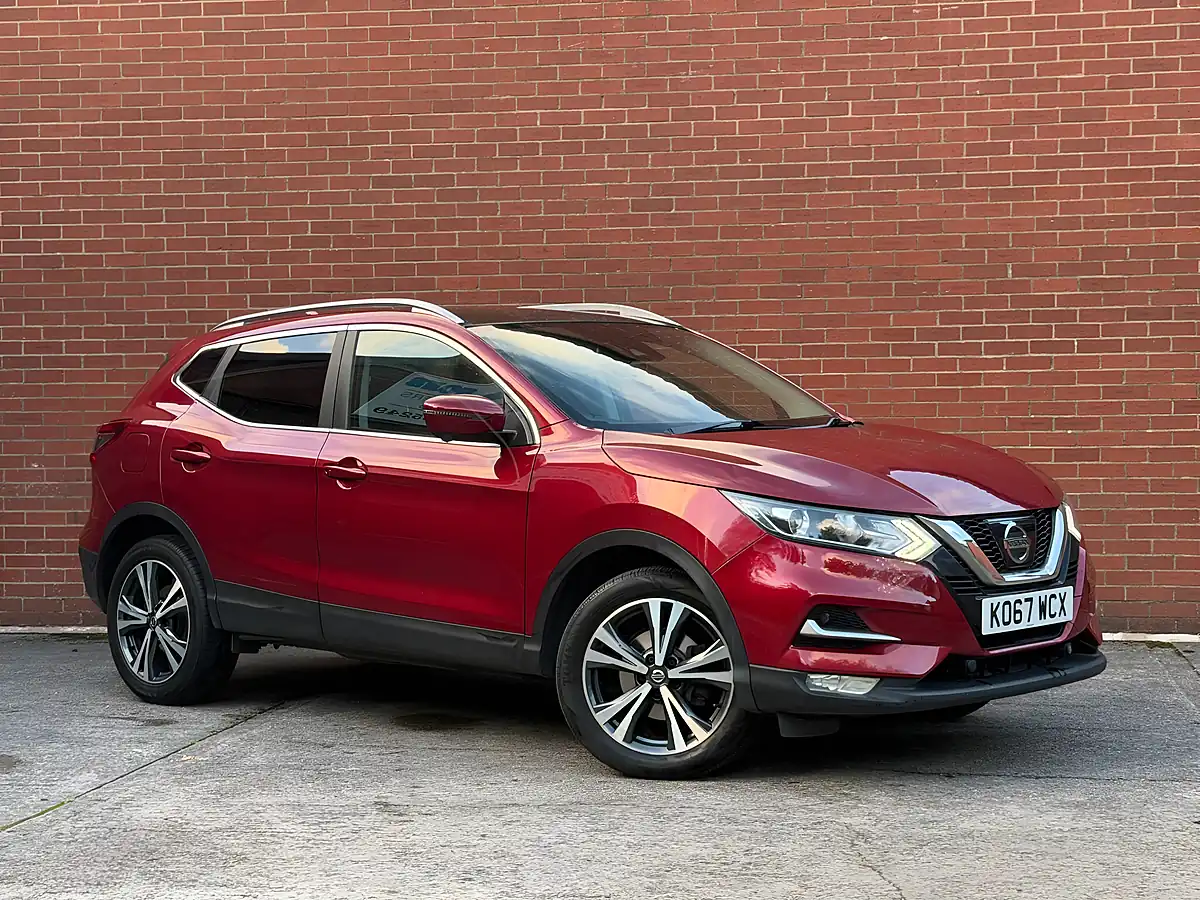 Used 2018 Nissan Qashqai N-Connecta Red - Interior and Exterior details 9