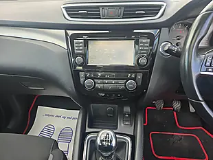 Used 2018 Nissan Qashqai N-Connecta Red - Interior and Exterior details 11