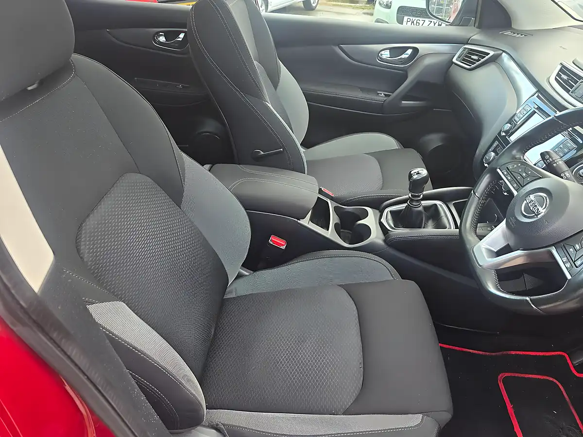 Used 2018 Nissan Qashqai N-Connecta Red - Interior and Exterior details 12