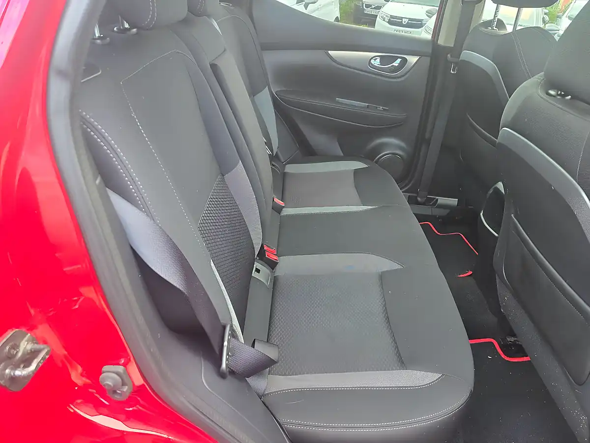 Used 2018 Nissan Qashqai N-Connecta Red - Interior and Exterior details 13