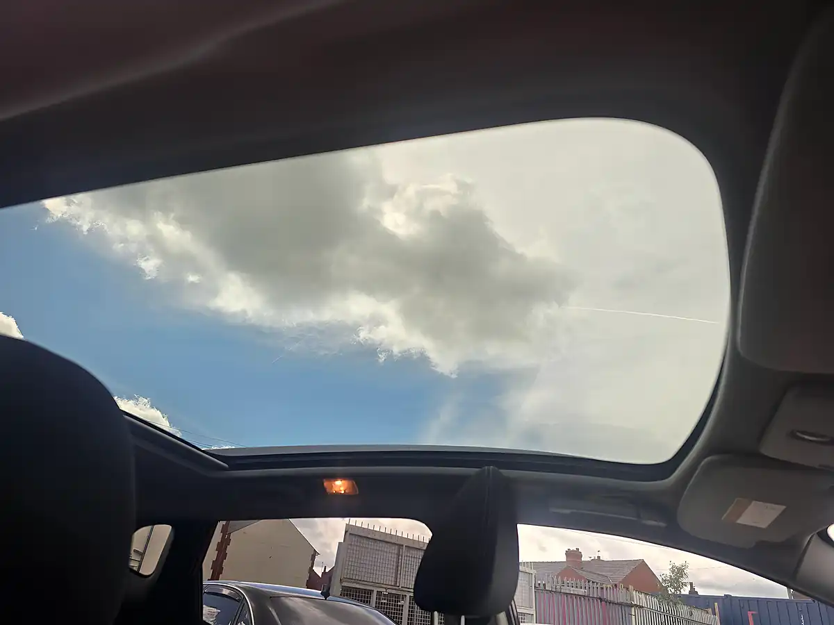 Used 2018 Nissan Qashqai N-Connecta Red - Interior and Exterior details 14