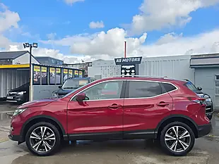 Used 2018 Nissan Qashqai N-Connecta Red - Interior and Exterior details 4