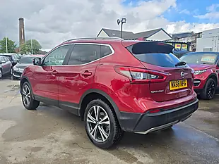 Used 2018 Nissan Qashqai N-Connecta Red - Interior and Exterior details 5