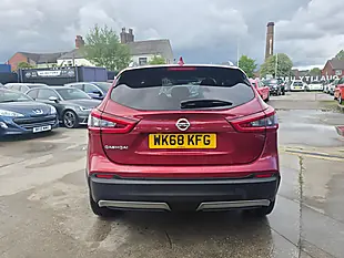 Used 2018 Nissan Qashqai N-Connecta Red - Interior and Exterior details 6