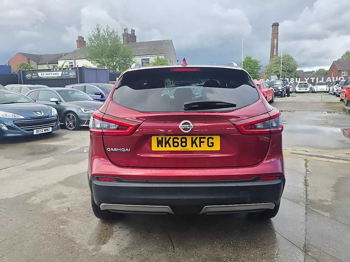 Used 2018 Nissan Qashqai N-Connecta Red - Interior and Exterior details 6