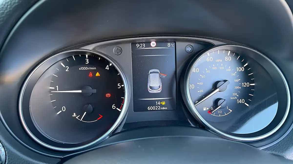 Used 2018 Nissan Qashqai N-Connecta Silver - Interior and Exterior details 12