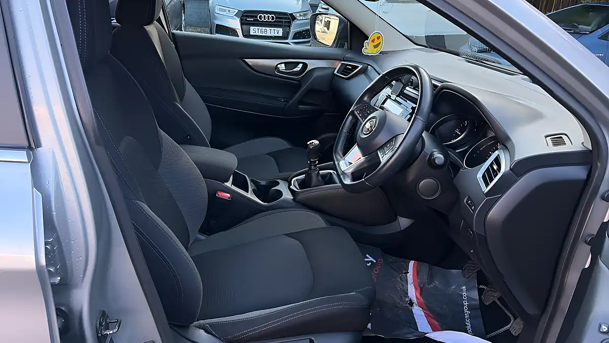 Used 2018 Nissan Qashqai N-Connecta Silver - Interior and Exterior details 13