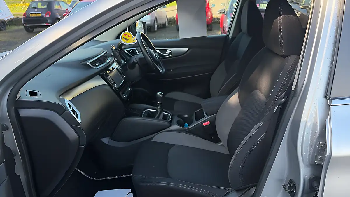 Used 2018 Nissan Qashqai N-Connecta Silver - Interior and Exterior details 6
