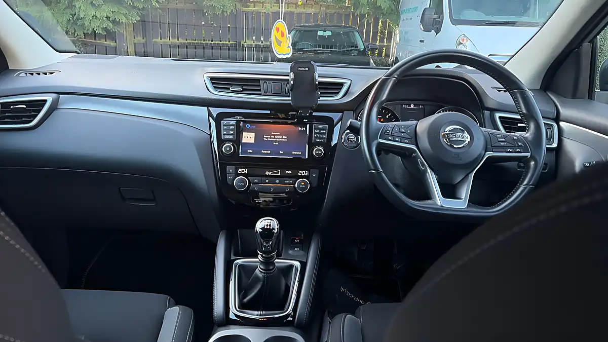 Used 2018 Nissan Qashqai N-Connecta Silver - Interior and Exterior details 7