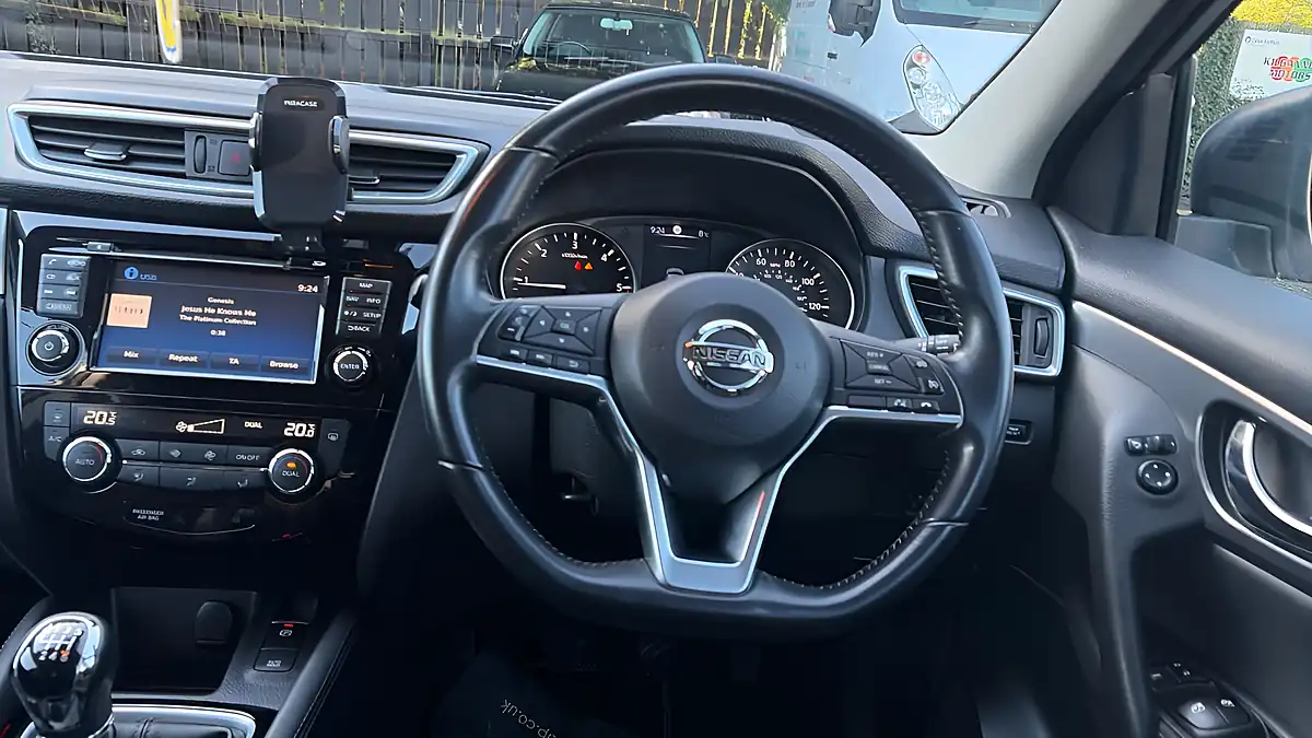 Used 2018 Nissan Qashqai N-Connecta Silver - Interior and Exterior details 8