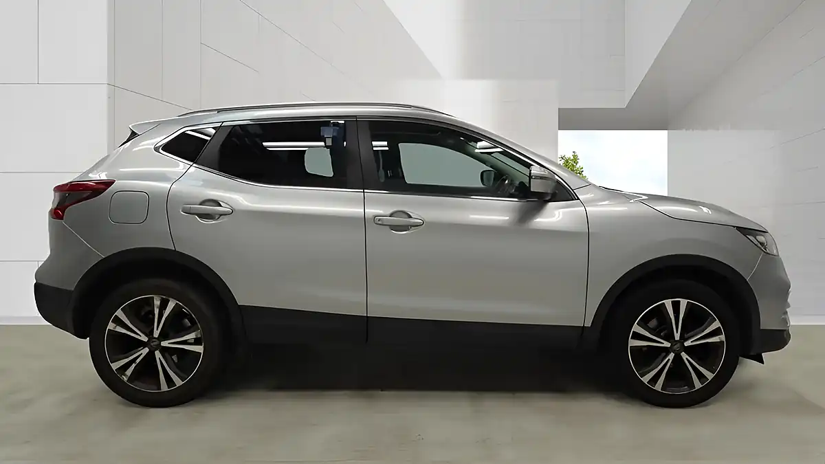 Used 2018 Nissan Qashqai N-Connecta Silver - Interior and Exterior details 11