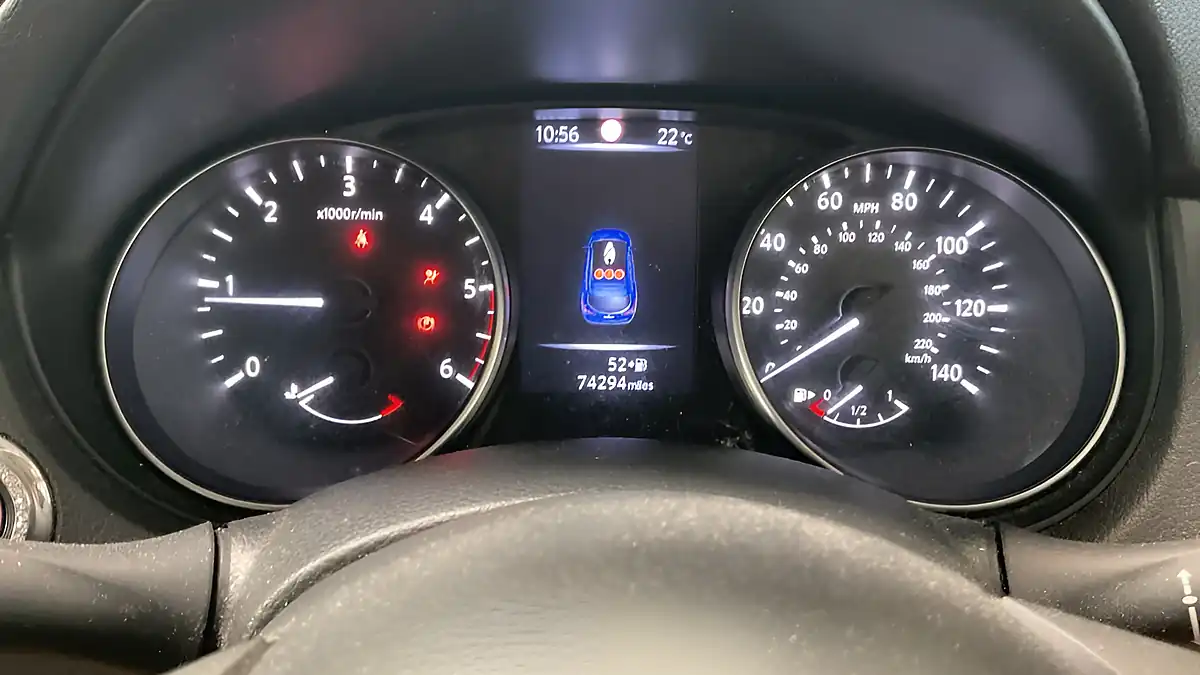 Used 2018 Nissan Qashqai N-Connecta Silver - Interior and Exterior details 17