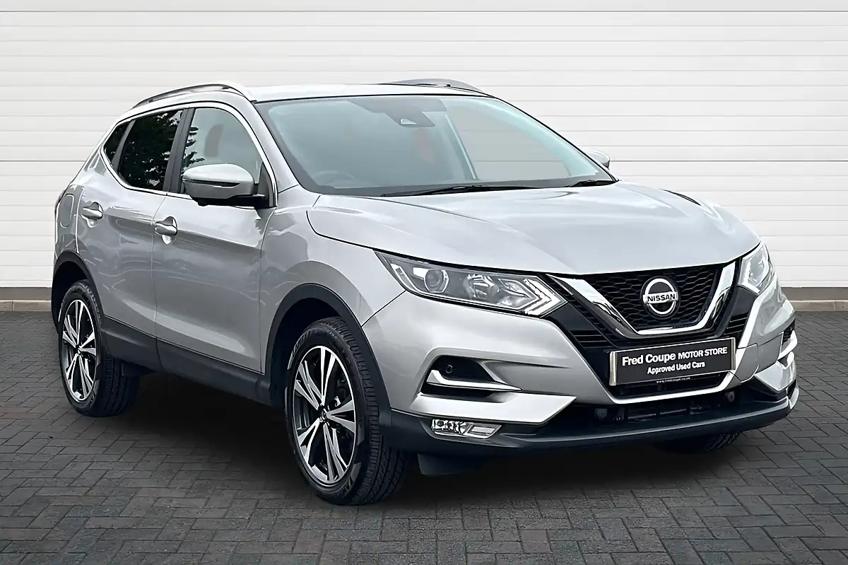 Used 2018 Nissan Qashqai N-Connecta Silver - Front View