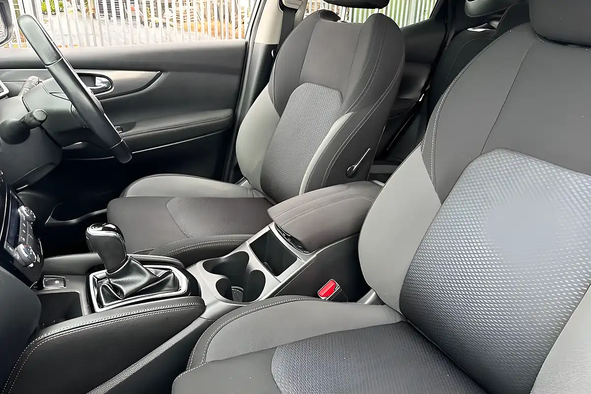 Used 2018 Nissan Qashqai N-Connecta Silver - Interior and Exterior details 11