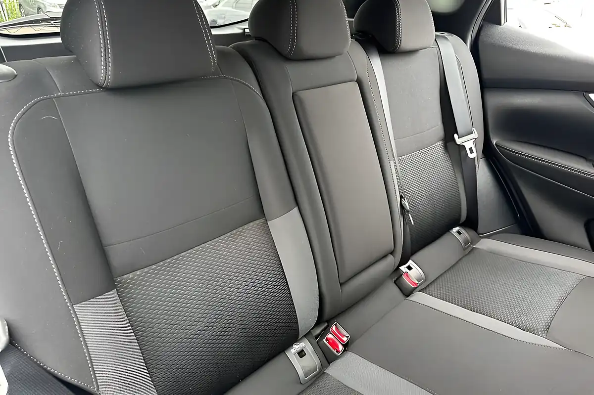 Used 2018 Nissan Qashqai N-Connecta Silver - Interior and Exterior details 15