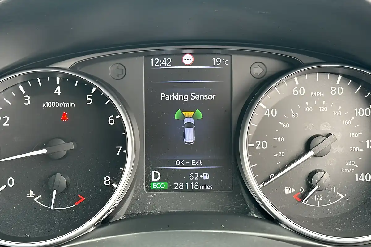 Used 2018 Nissan Qashqai N-Connecta Silver - Interior and Exterior details 17