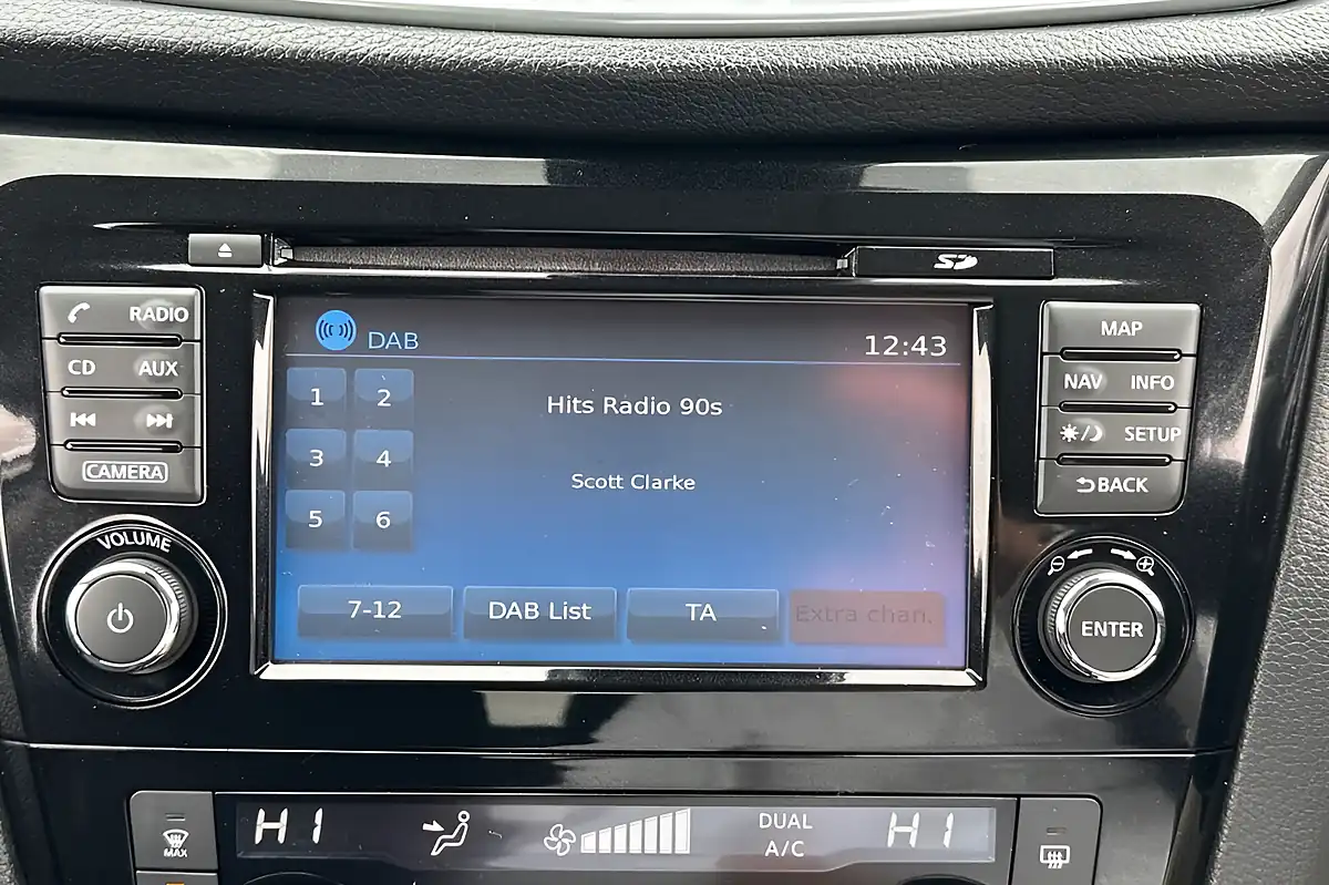 Used 2018 Nissan Qashqai N-Connecta Silver - Interior and Exterior details 18