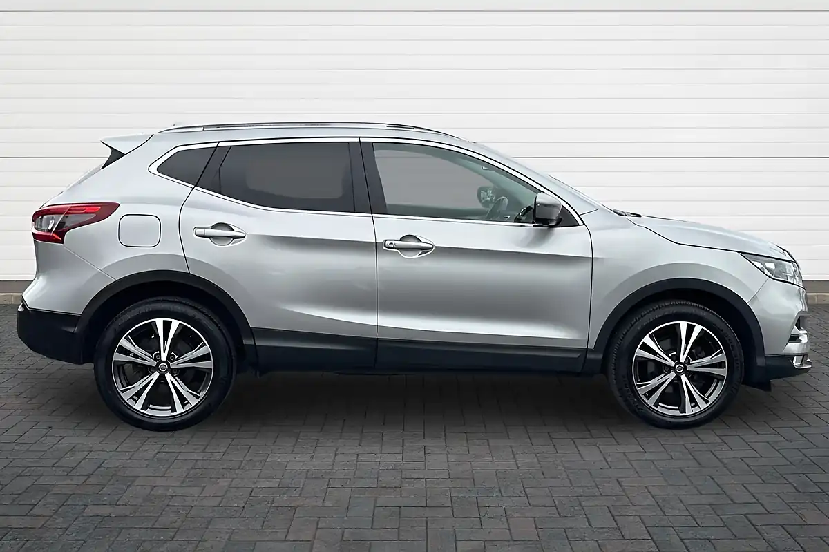 Used 2018 Nissan Qashqai N-Connecta Silver - Interior and Exterior details 2