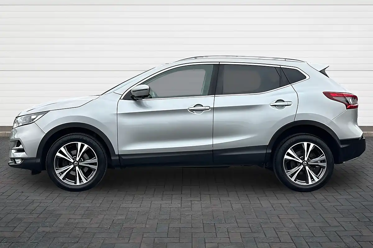Used 2018 Nissan Qashqai N-Connecta Silver - Interior and Exterior details 6
