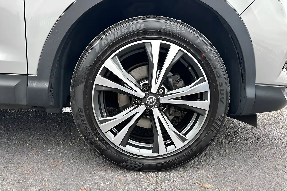 Used 2018 Nissan Qashqai N-Connecta Silver - Interior and Exterior details 9