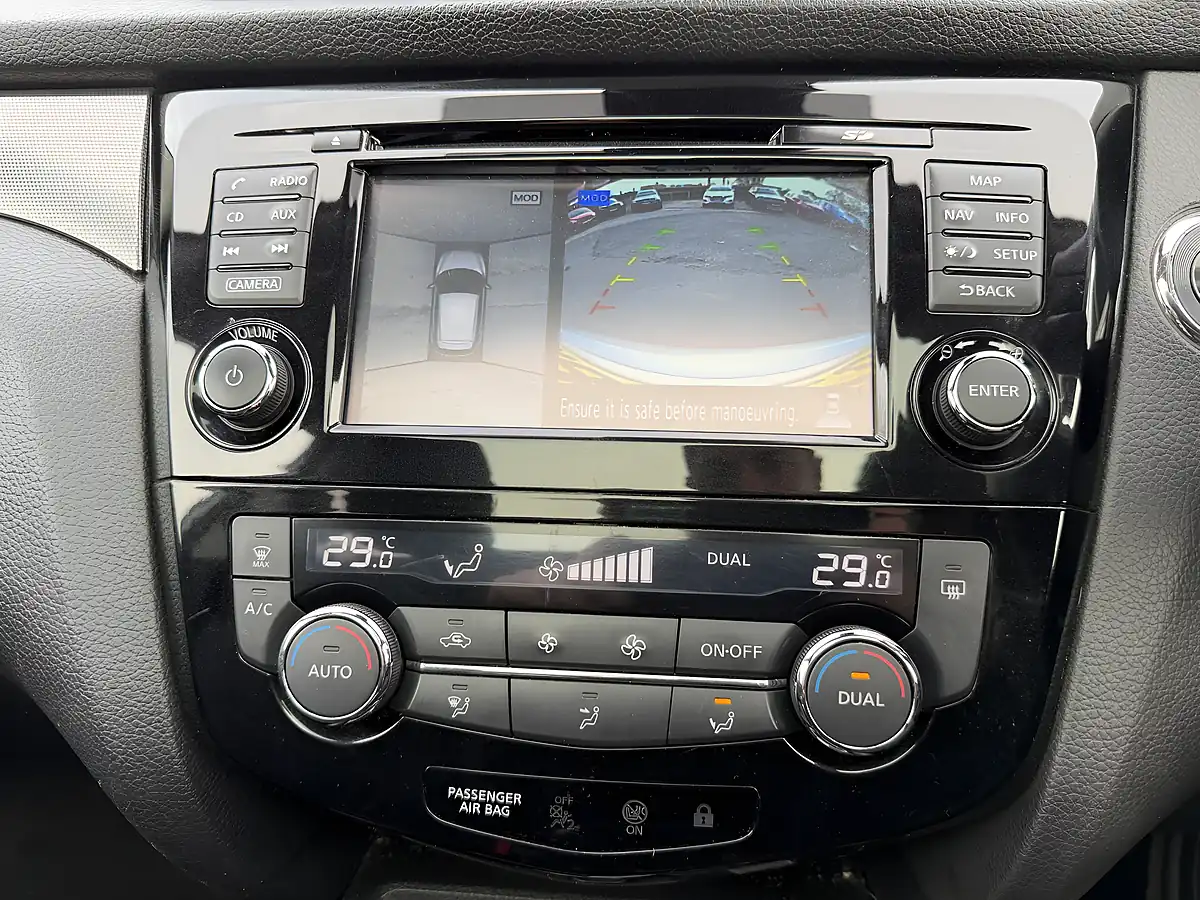Used 2018 Nissan Qashqai N-Connecta Silver - Interior and Exterior details 11