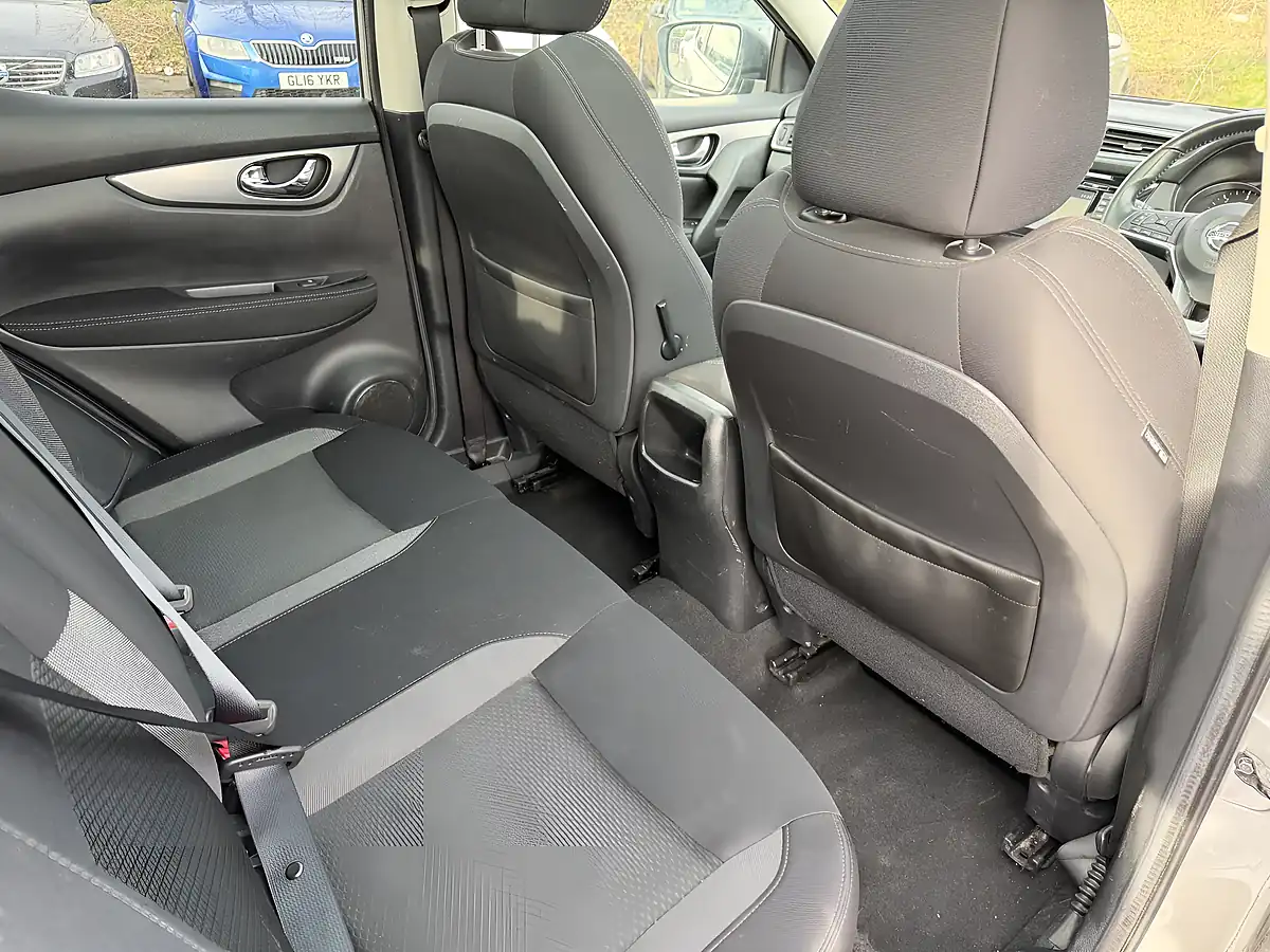 Used 2018 Nissan Qashqai N-Connecta Silver - Interior and Exterior details 12