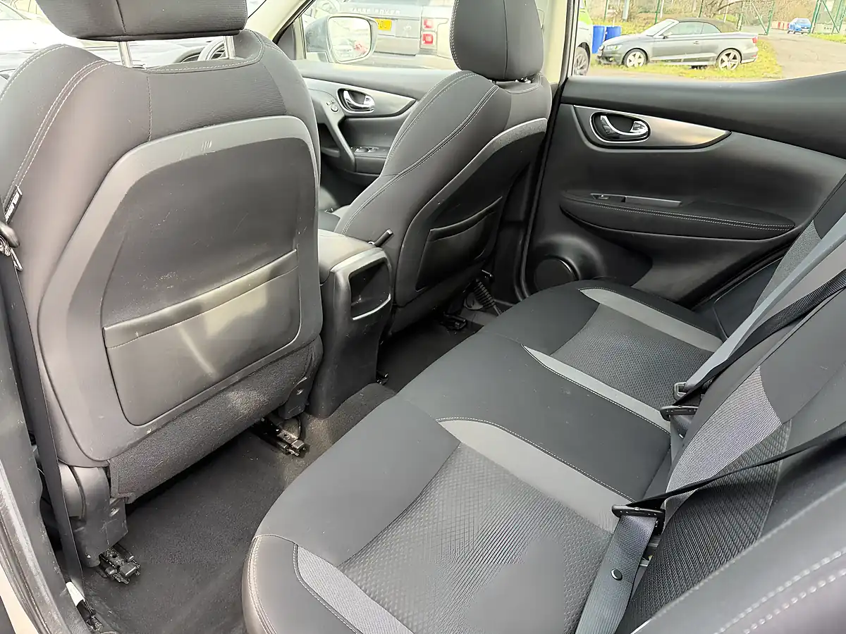 Used 2018 Nissan Qashqai N-Connecta Silver - Interior and Exterior details 13