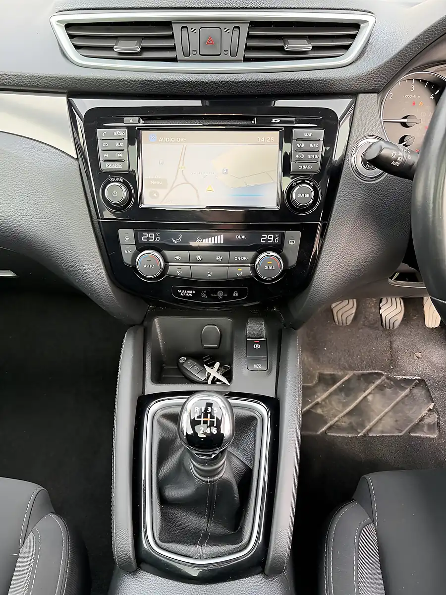 Used 2018 Nissan Qashqai N-Connecta Silver - Interior and Exterior details 14