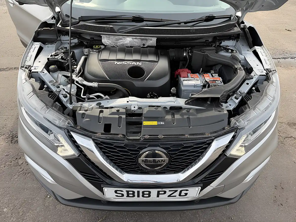 Used 2018 Nissan Qashqai N-Connecta Silver - Interior and Exterior details 17