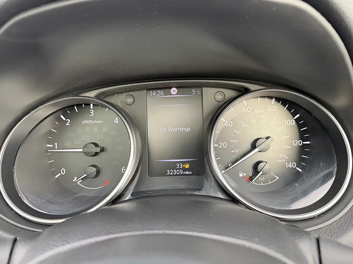 Used 2018 Nissan Qashqai N-Connecta Silver - Interior and Exterior details 6