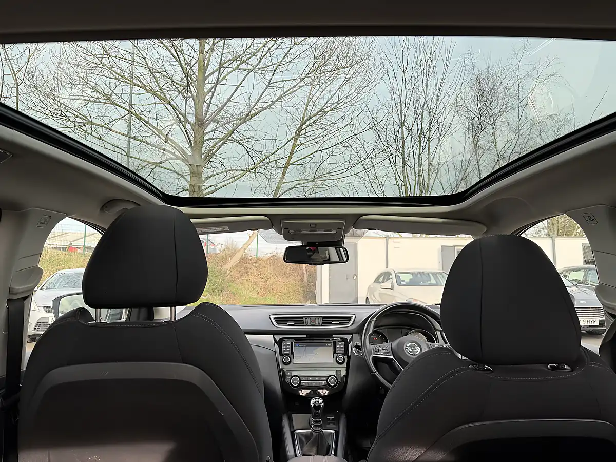 Used 2018 Nissan Qashqai N-Connecta Silver - Interior and Exterior details 7