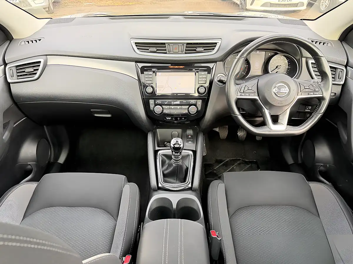 Used 2018 Nissan Qashqai N-Connecta Silver - Interior and Exterior details 8
